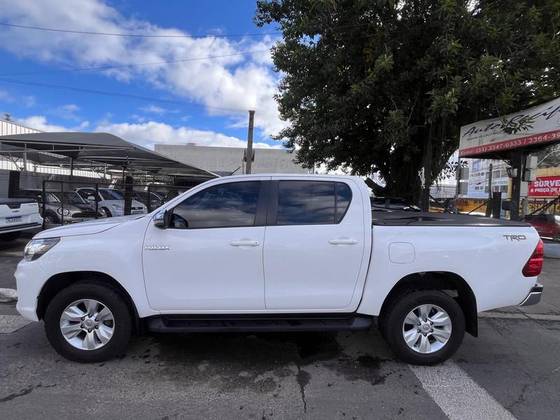 TOYOTA HILUX SW4 2.8 SR 4X4 16V TURBO INTERCOOLER DIESEL 4P AUTOMÁTICO TOYOTA HILUX SW4 2.8 SR 4X4 16V TURBO INTERCOOLER DIESEL 4P AUTOMÁTICO